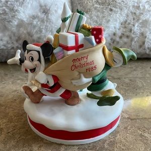 Vintage Disney Christmas 1985 Limited Edition Mickey: Santa’s Helpers‎